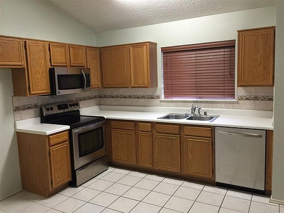 4th image of 4040 Staghorn Cir N