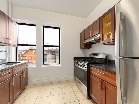 4th image of 34-20 32nd St APT 3D