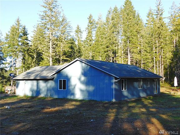 3rd image of 410 NE Mountain View Dr