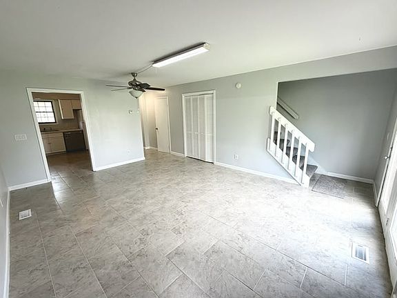 2nd image of 6014 Red Oak Dr