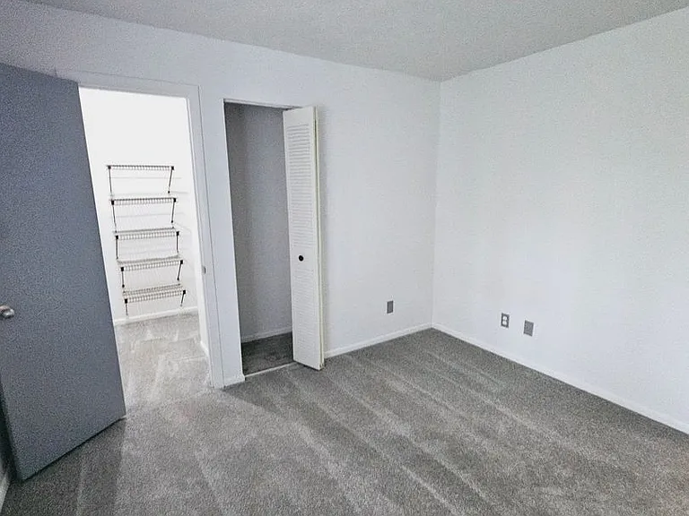 Sugarbush Apartments — Photo 163