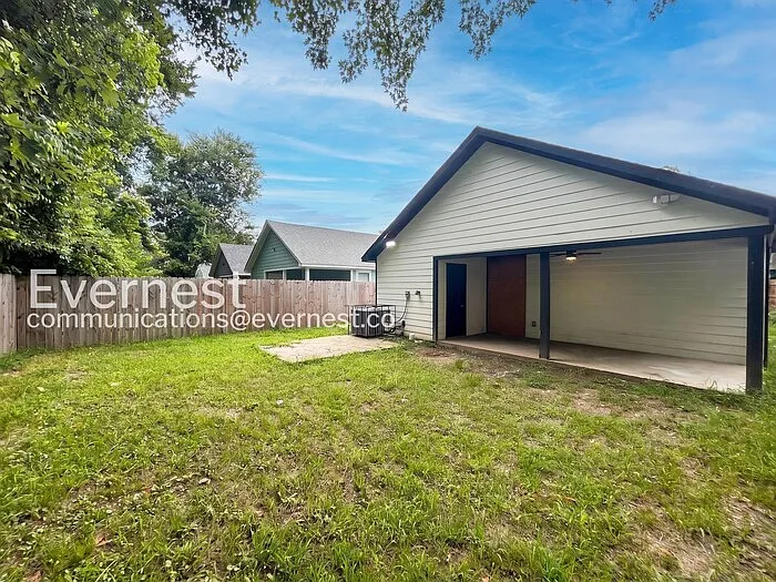 1621 Locust St — Photo 19