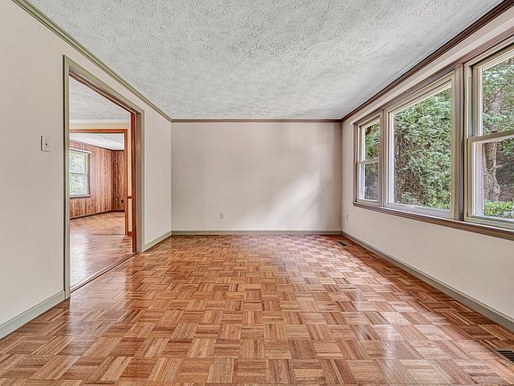 4th image of 1005 Questor St