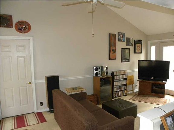 5th image of 709 Highland Dr