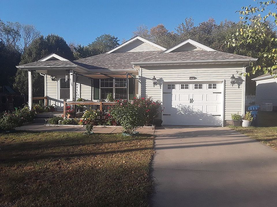 2nd image of 3105 W B St