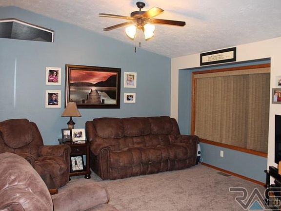 3rd image of 5601 W Oakcrest Dr
