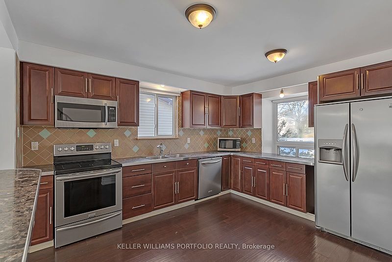 Ajax House for rent - 5 Bedrooms — photo 3
