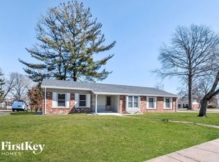30 White Plains Dr, Chesterfield, MO 63017