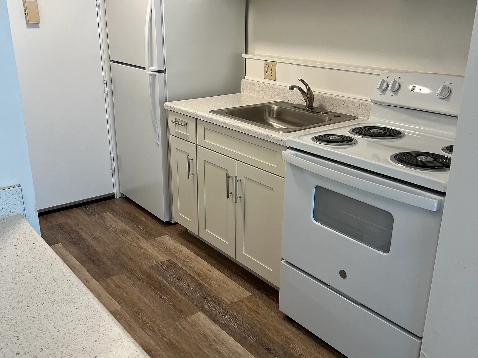 Studio, 472 sqft, $1,800 — Photo 2