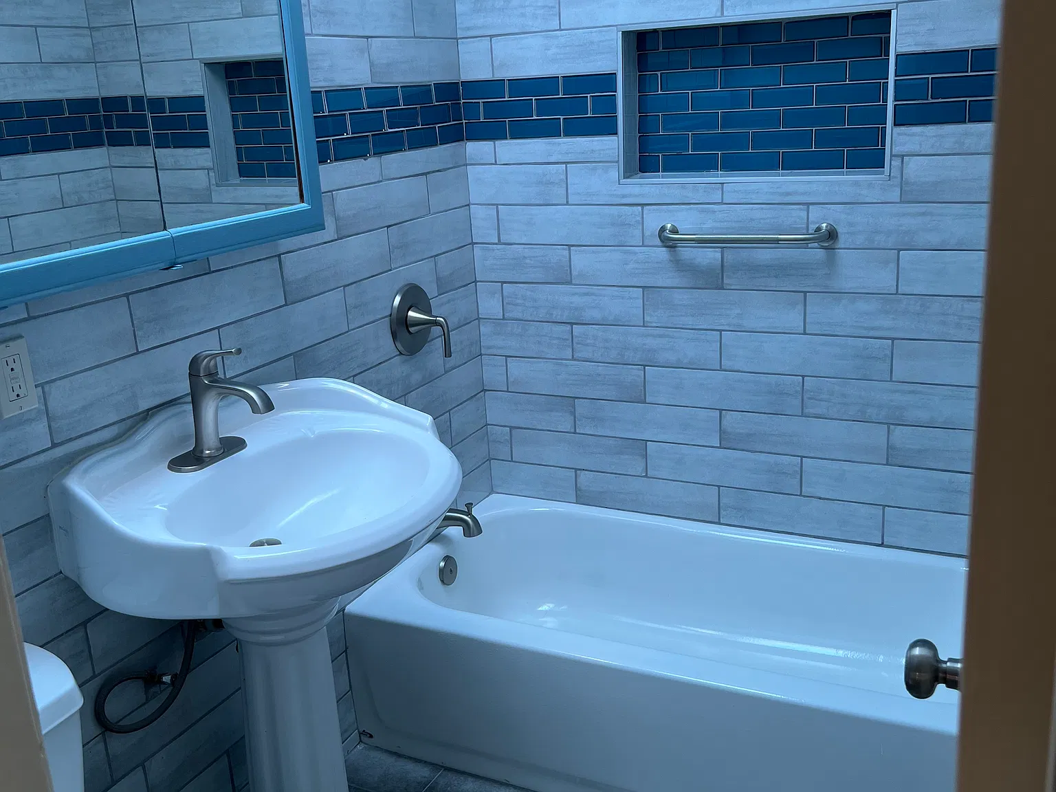 3 bed, 2137 sqft, $3,797 — Photo 3