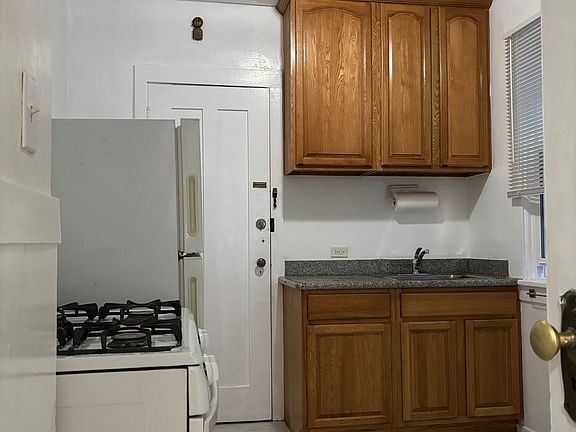 5th image of 1875 Sacramento St #0