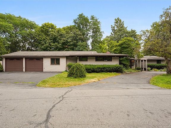 2nd image of 100 Sherbrooke Rd