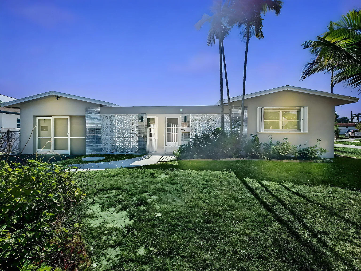 3 bed, 2.0 bath, 1731 sqft, $4,095 — Photo 1