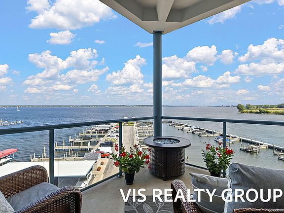 2nd image of 2964 Lakeshore Dr Unit W402