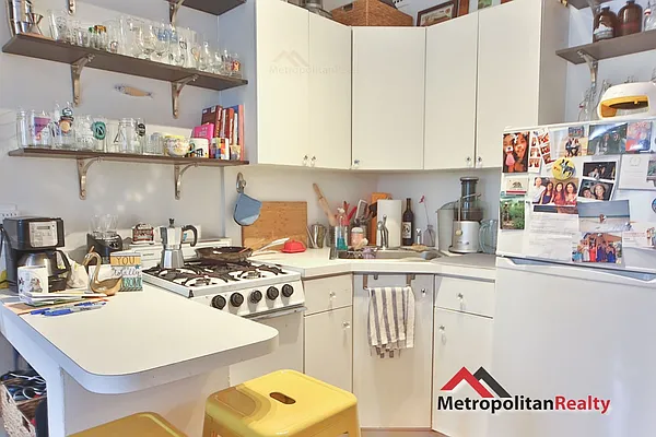 Rented by Metropolitan Realty | media 4