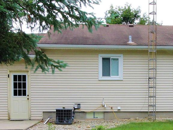 3rd image of 2216 W Milham Ave