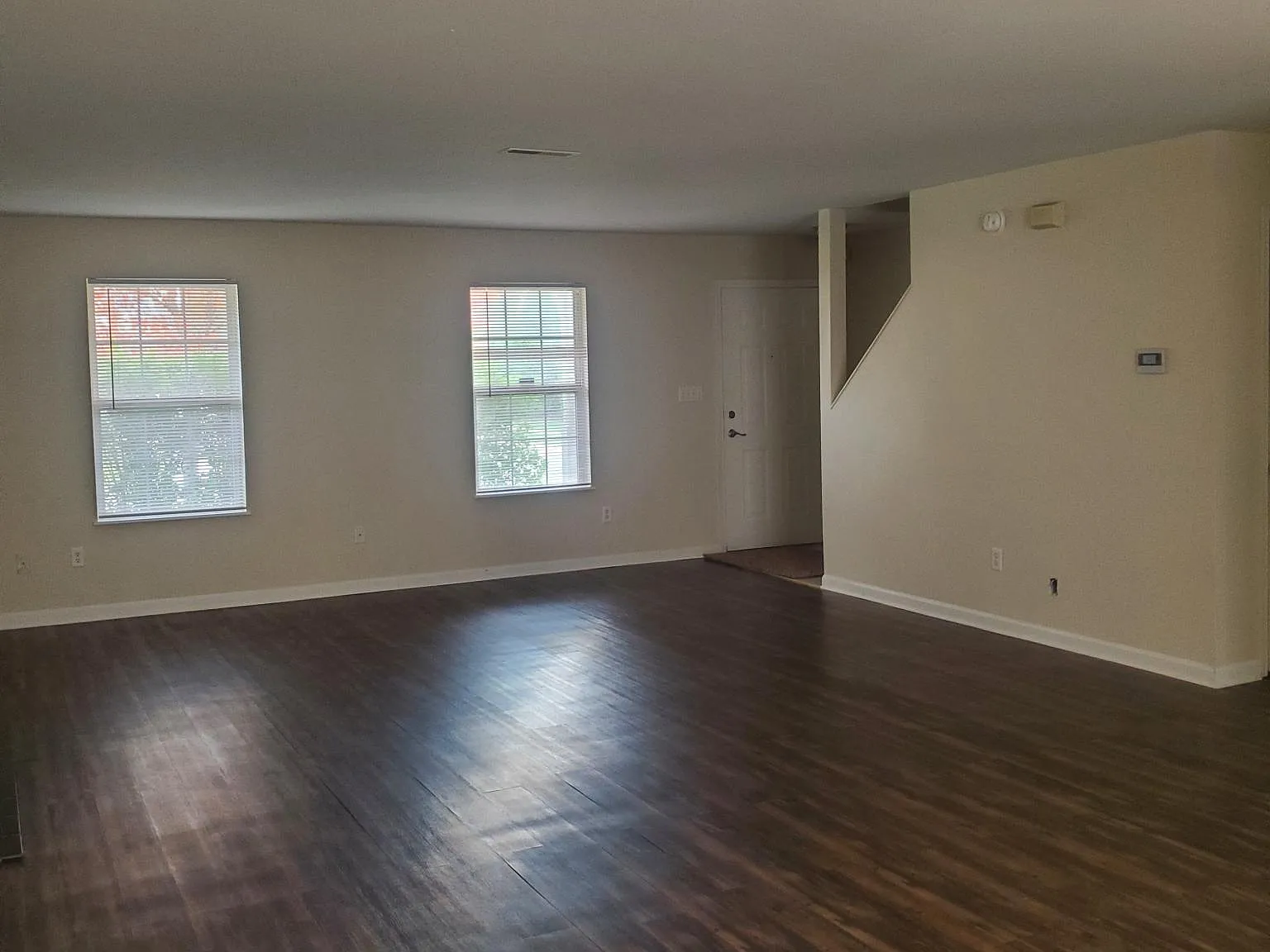 4 bed, 2.5 bath, 2656 sqft, $2,000 — Photo 2