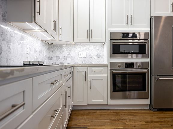 3rd image of 1727 Caddo St Unit 103