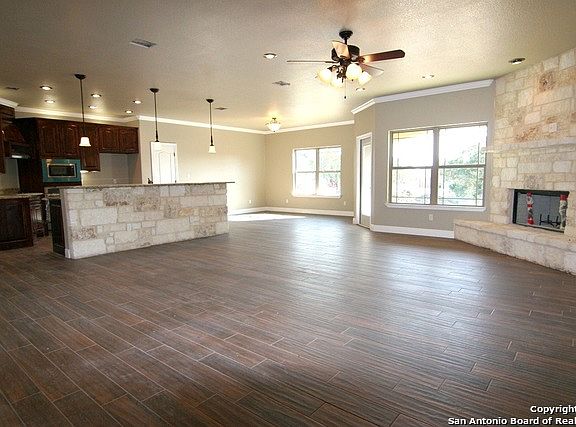 4th image of 755 Pinnacle Pkwy