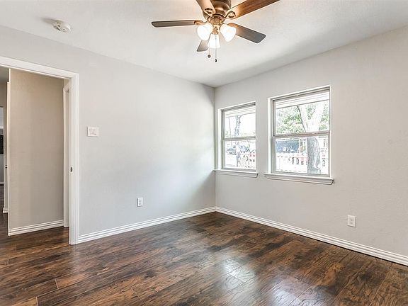 4th image of 3219 Eisenhower Dr