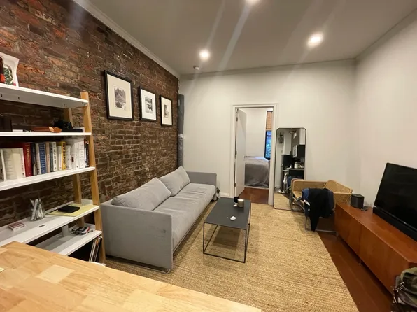 166 Elizabeth Street image 1 of 5