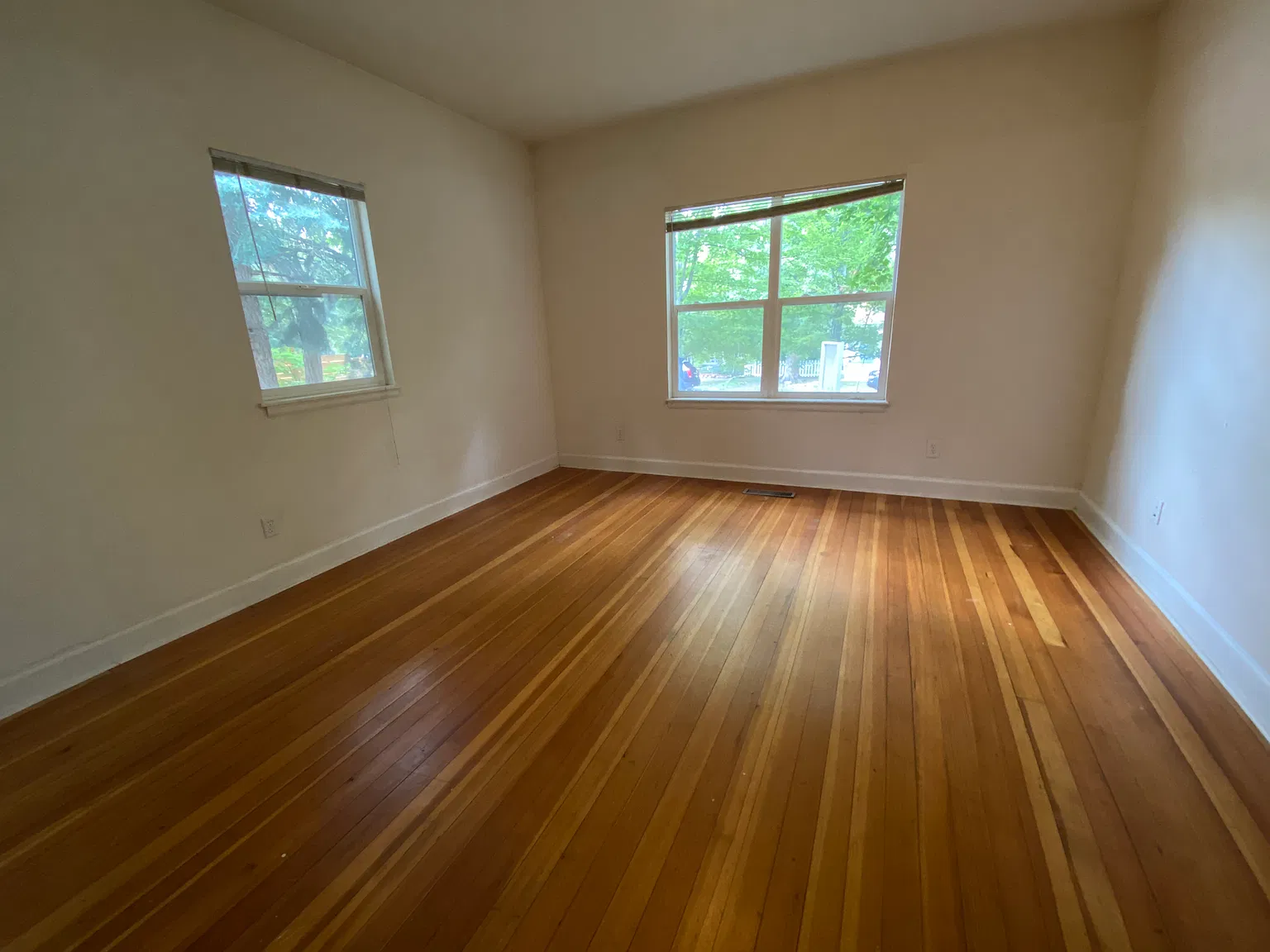 624 Marine St — Photo 3