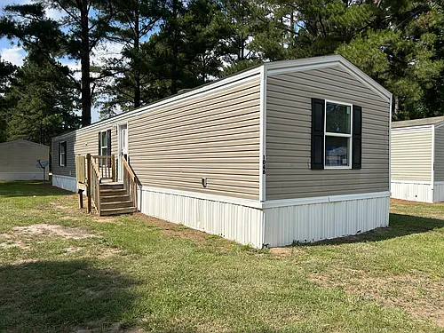 1046 Victoria St Photo 1