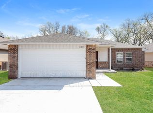 829 Highgarden Cir, Noble, OK 73068