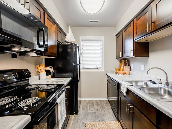 2nd image of 1100 Northlake Dr #111