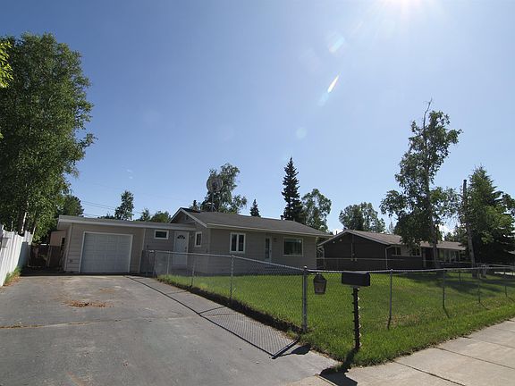 3rd image of 1161 Ivy Dr