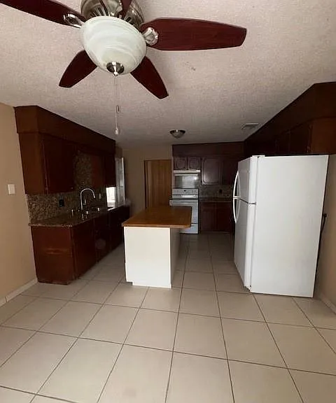 1128 N Los Ebanos Rd — Photo 4