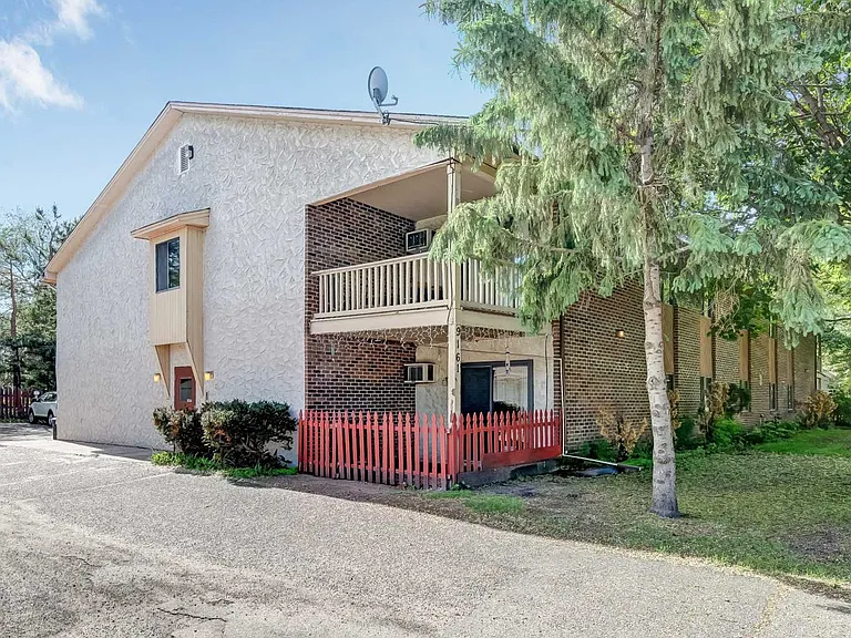 9161 Dunlap Ave — Photo 13