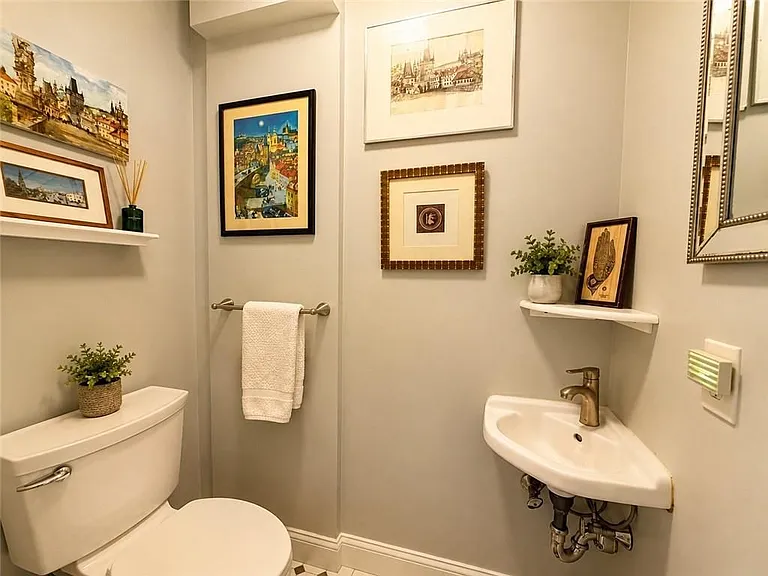 520 Corey Ln — Photo 8