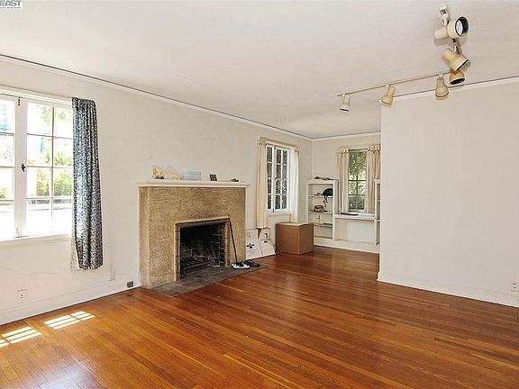 3rd image of 555 Hawthorne Ave