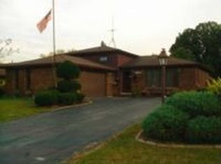 900 Carol Ln, Crete, IL 60417