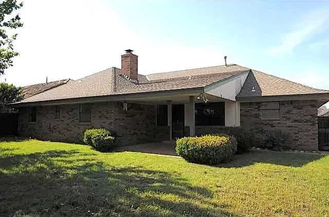 4 bed, 2.5 bath, 2256 sqft, $1,595 — Photo 3
