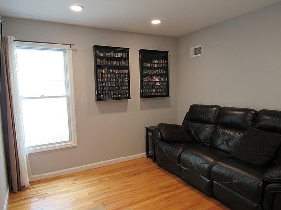 Den / Tv Room
