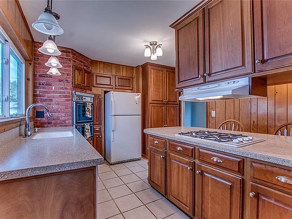 3rd image of 108 Sunset Ave