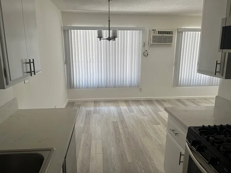 148 N. St Andrew Pl. — Photo 30