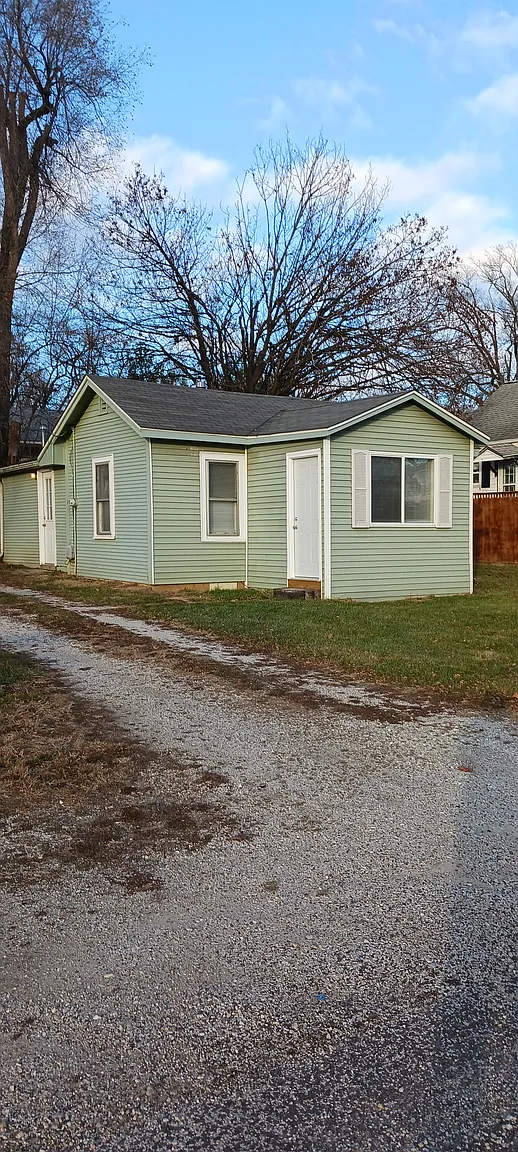 449 Dempsey St photo 1
