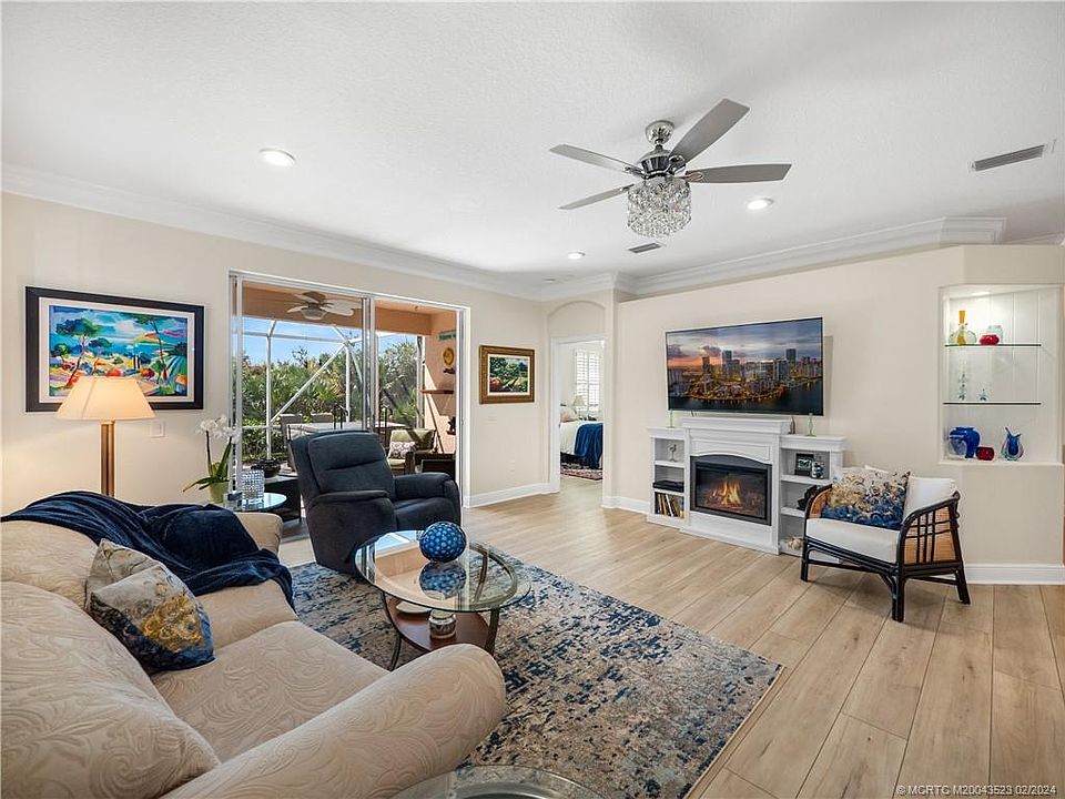 1st image of 553 NW Cherry Oak Way