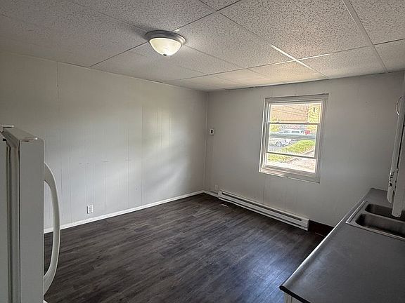 2nd image of 109 W Walnut St #228444E4