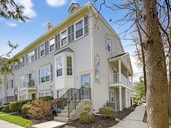 70 Chambord Ct, Hamilton, NJ 08619