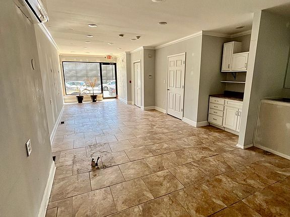 4th image of 2954 Richmond St Floor 1