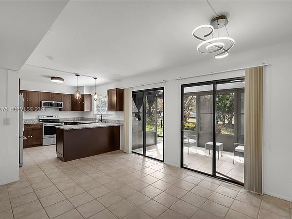 4th image of 1550 SE Dewberry Ct