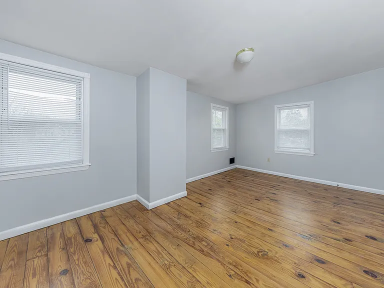 221 Wesley St — Photo 6