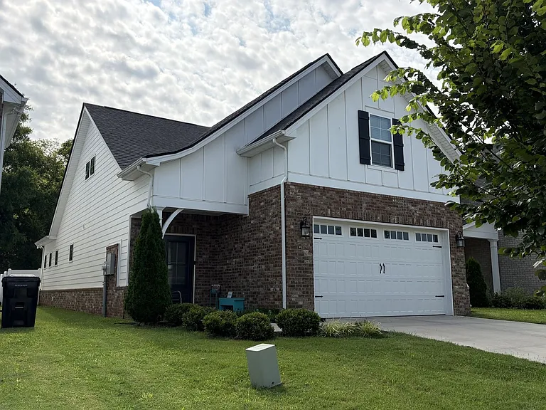 2107 Barringer Ln — Photo 2