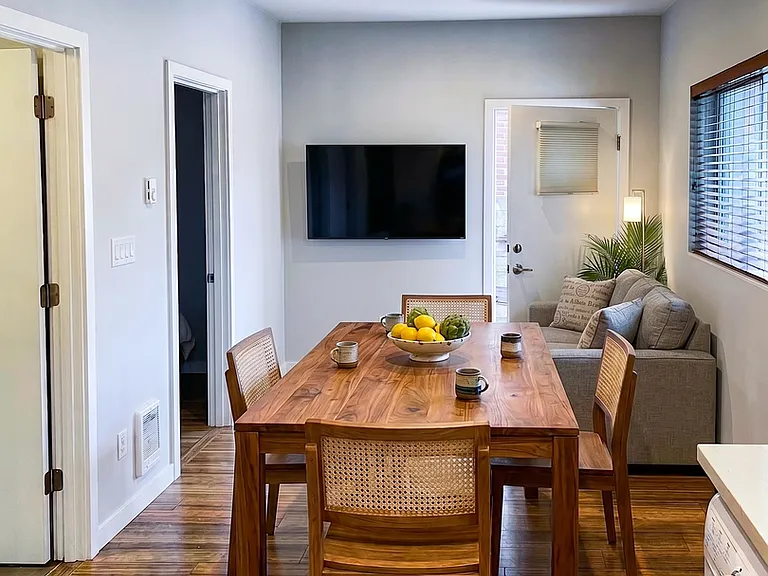 6408 Phinney - Located at the top of Phinney Ridge — Photo 33