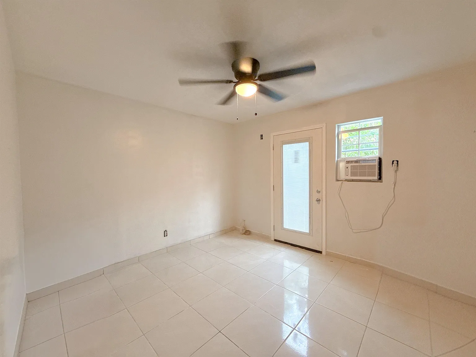 1 bed, 1.0 bath, 200 sqft, $700 — Photo 4