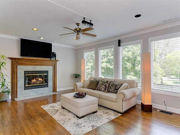 3rd image of 2416 N Clubhouse Ct